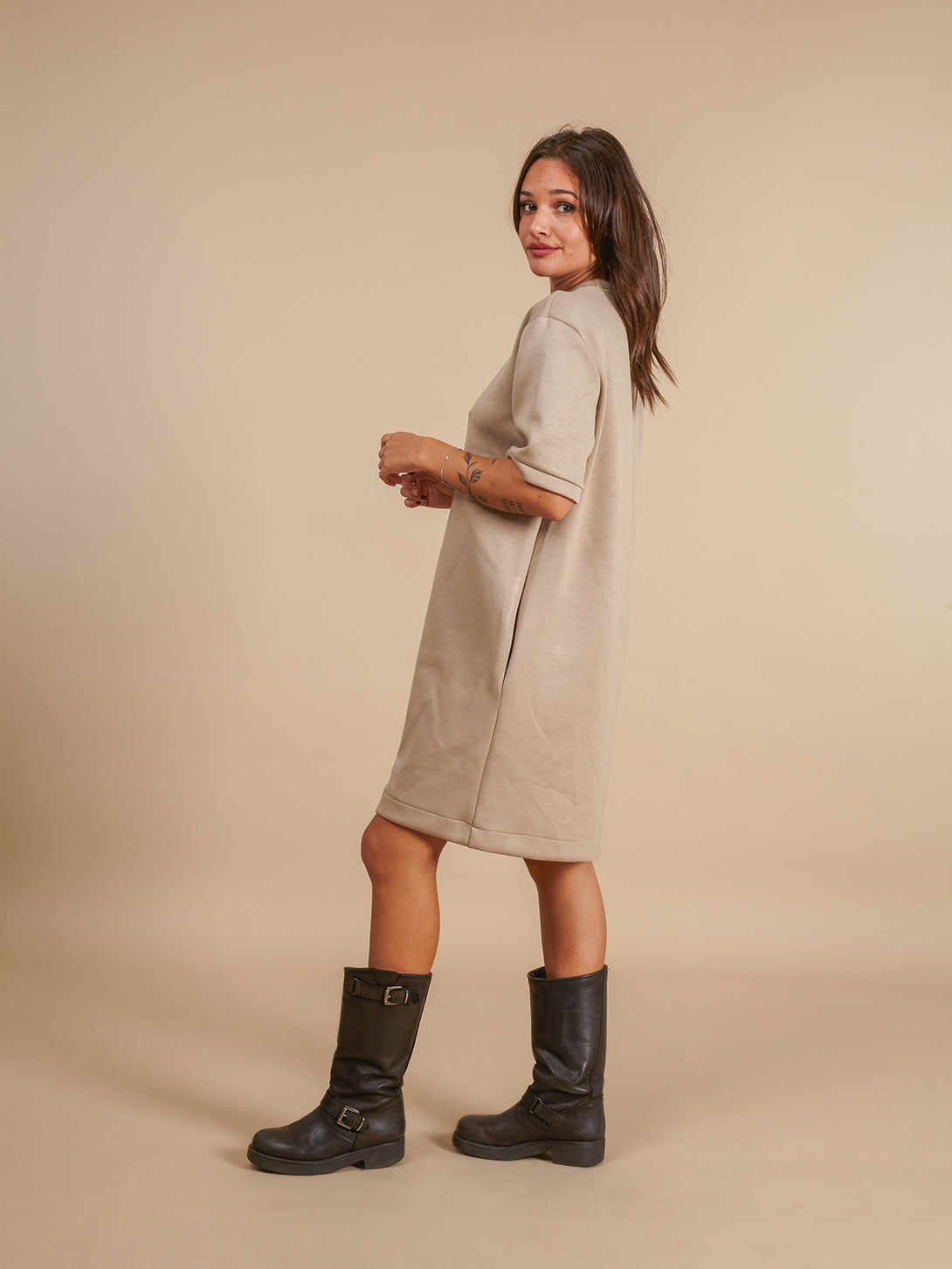 Vestito corto neoprene tinta unita Chrissy-vestito corto-Bijondo-sabbia-S-Bijondo