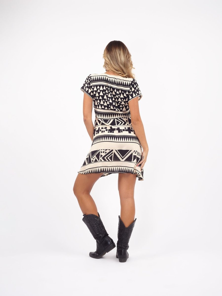 Vestito corto rayon con tasche e bottoni Bathsheba - nero boho - Bijondo