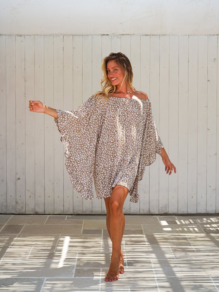 Vestito corto scollo bardot manica ventaglio Christelle - nocciola fiori - Bijondo