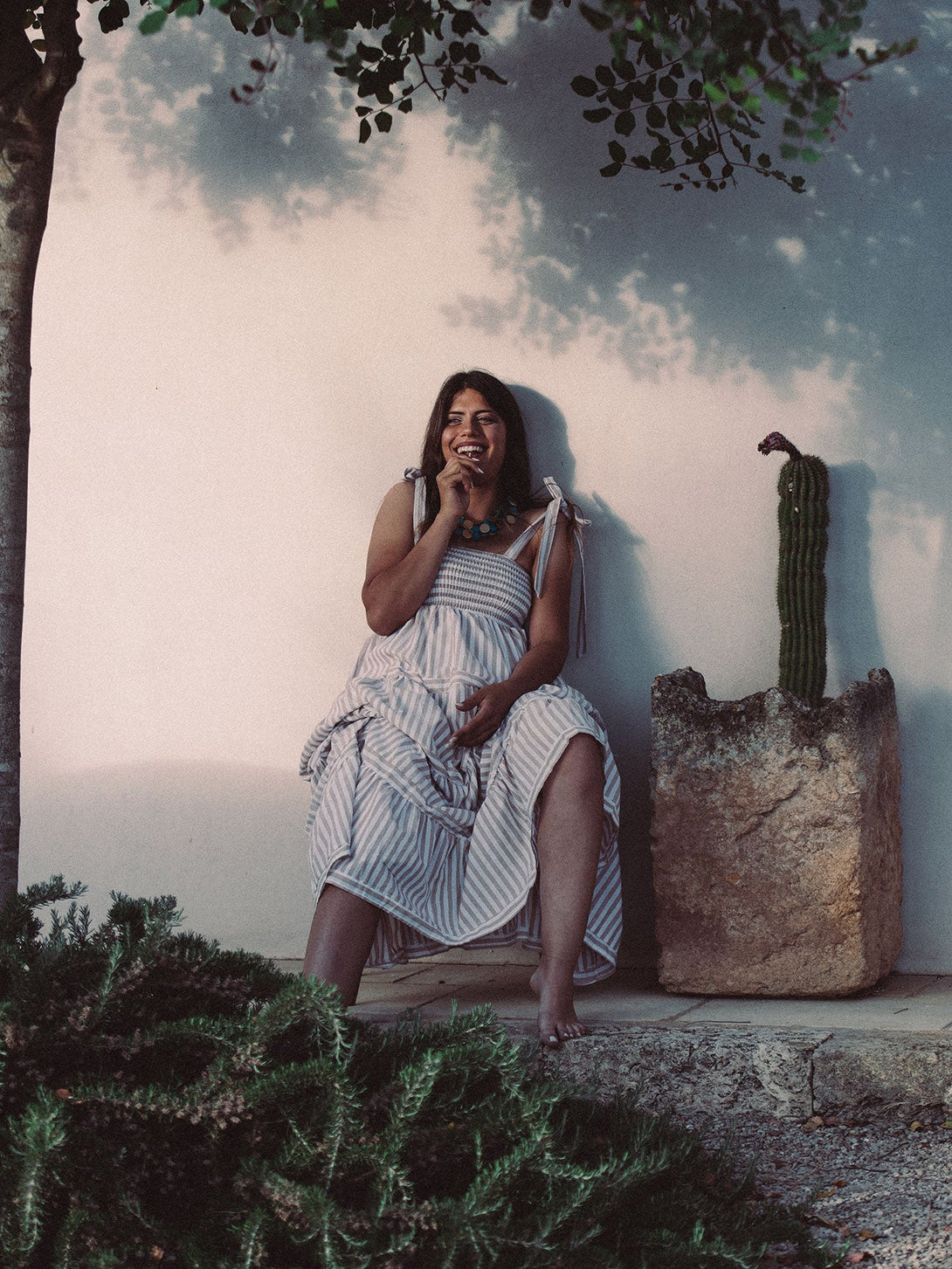 Vestito lungo a balze con fantasia a righe Kelly-rosso-Bijondo