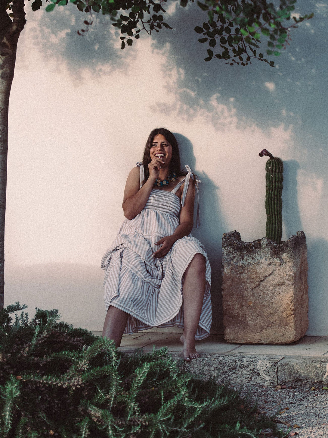 Vestito lungo a balze con fantasia a righe Kelly-rosso-Bijondo