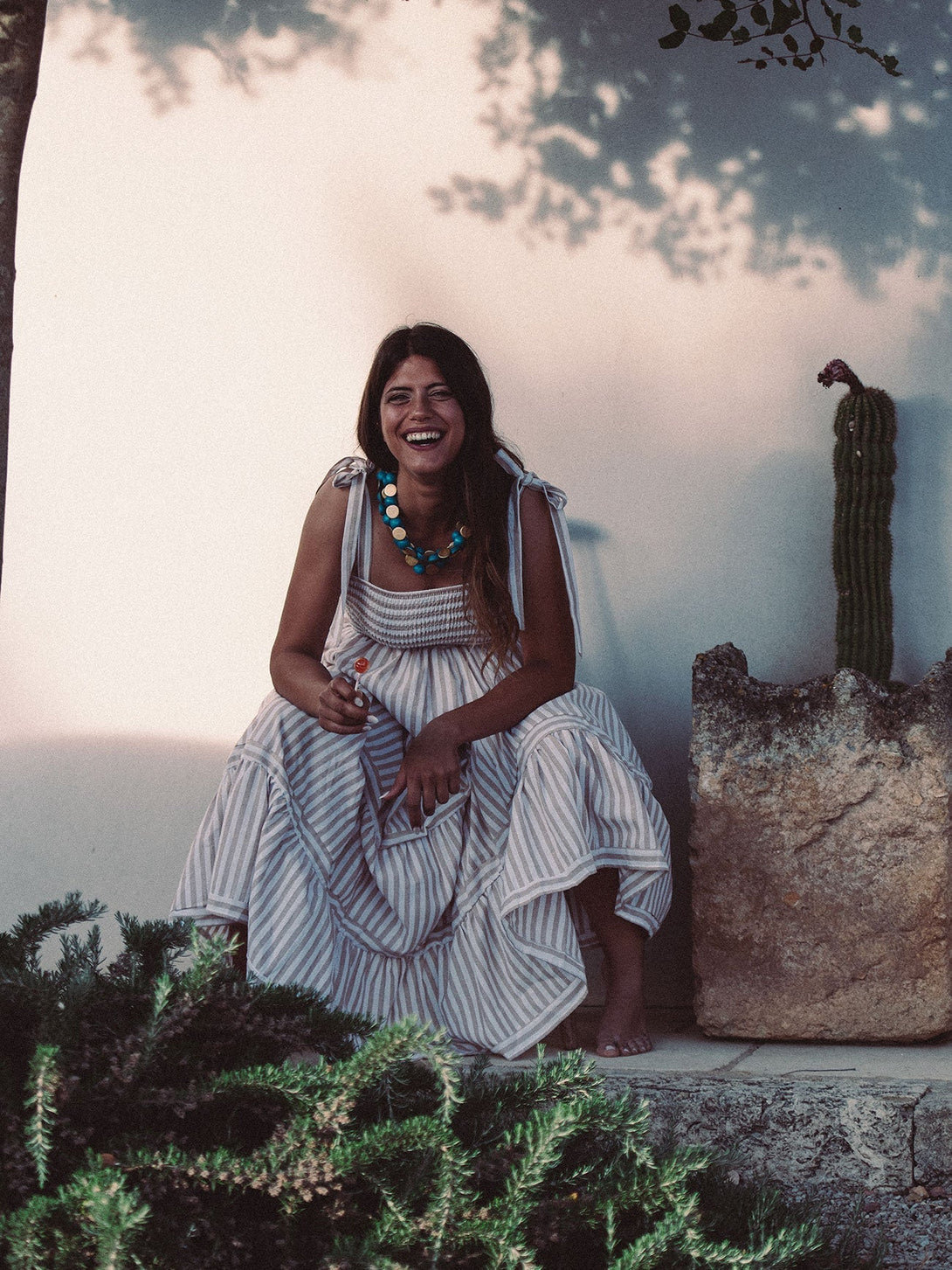 Vestito lungo a balze con fantasia a righe Kelly-rosso-Bijondo