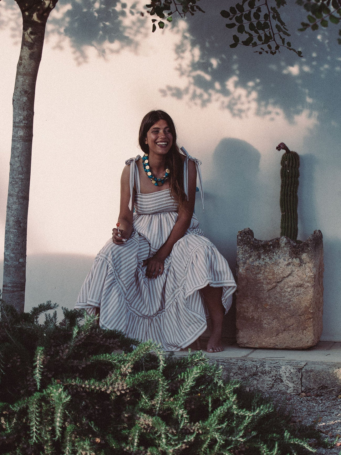 Vestito lungo a balze con fantasia a righe Kelly-rosso-Bijondo