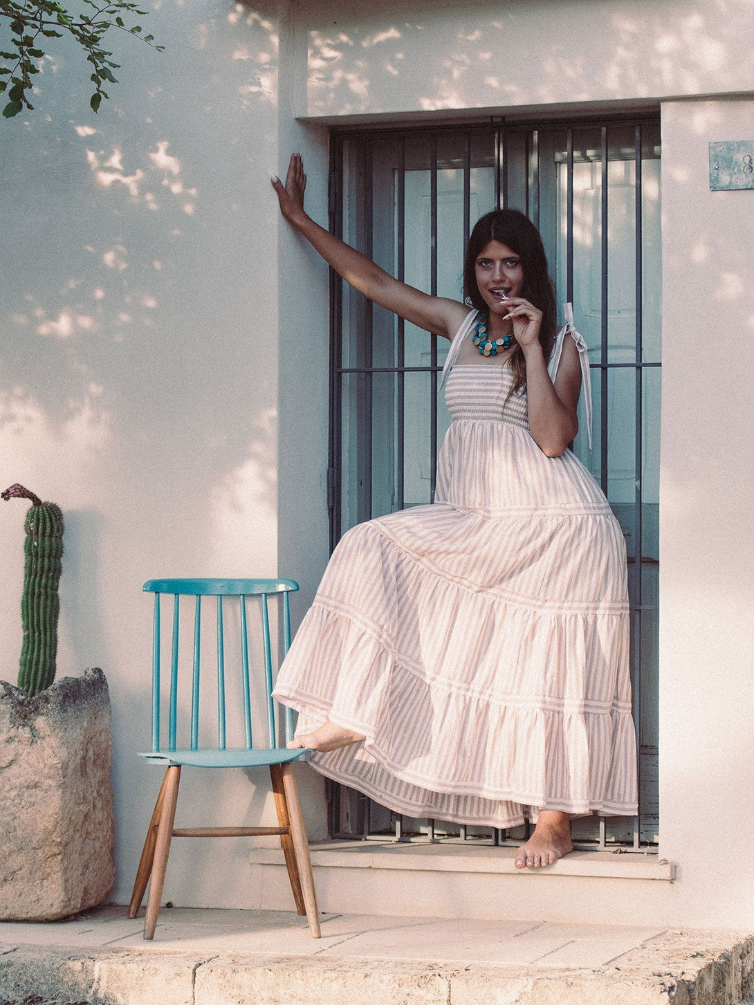 Vestito lungo a balze con fantasia a righe Kelly-rosso-Bijondo