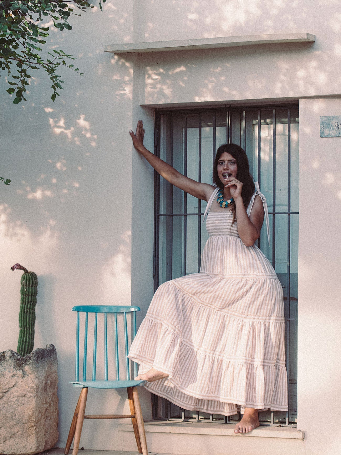 Vestito lungo a balze con fantasia a righe Kelly-rosso-Bijondo