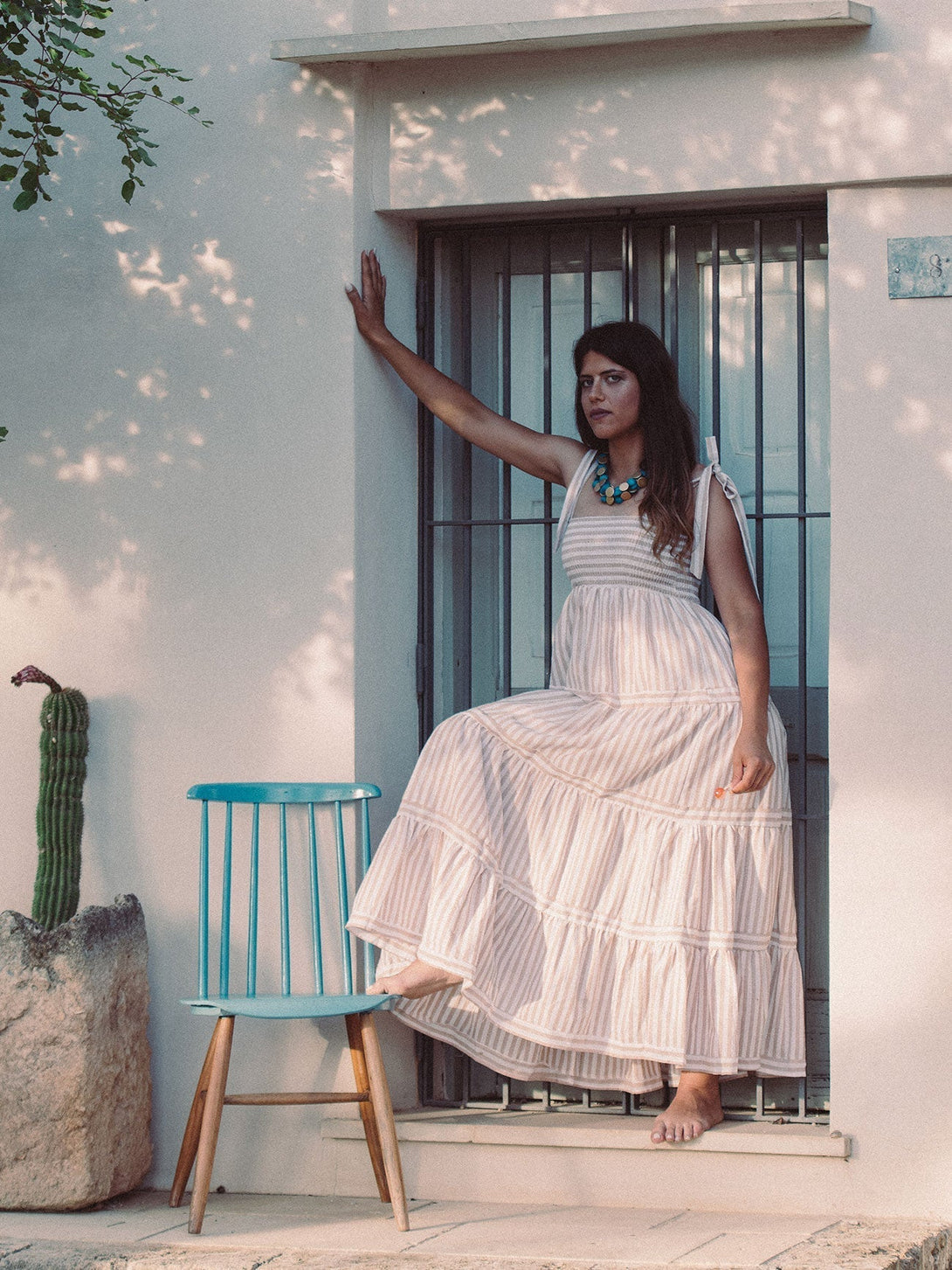 Vestito lungo a balze con fantasia a righe Kelly-rosso-Bijondo