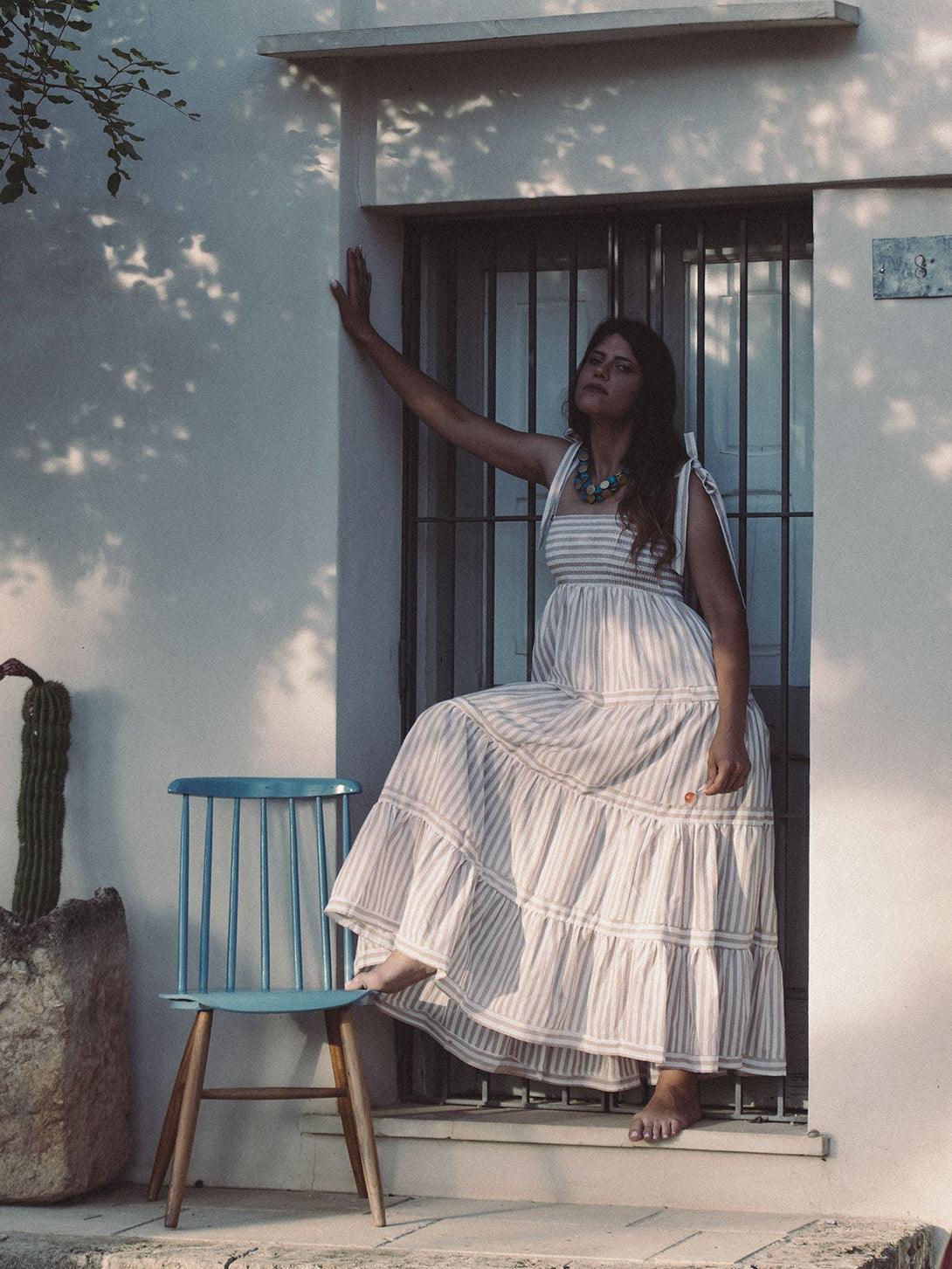 Vestito lungo a balze con fantasia a righe Kelly-rosso-Bijondo