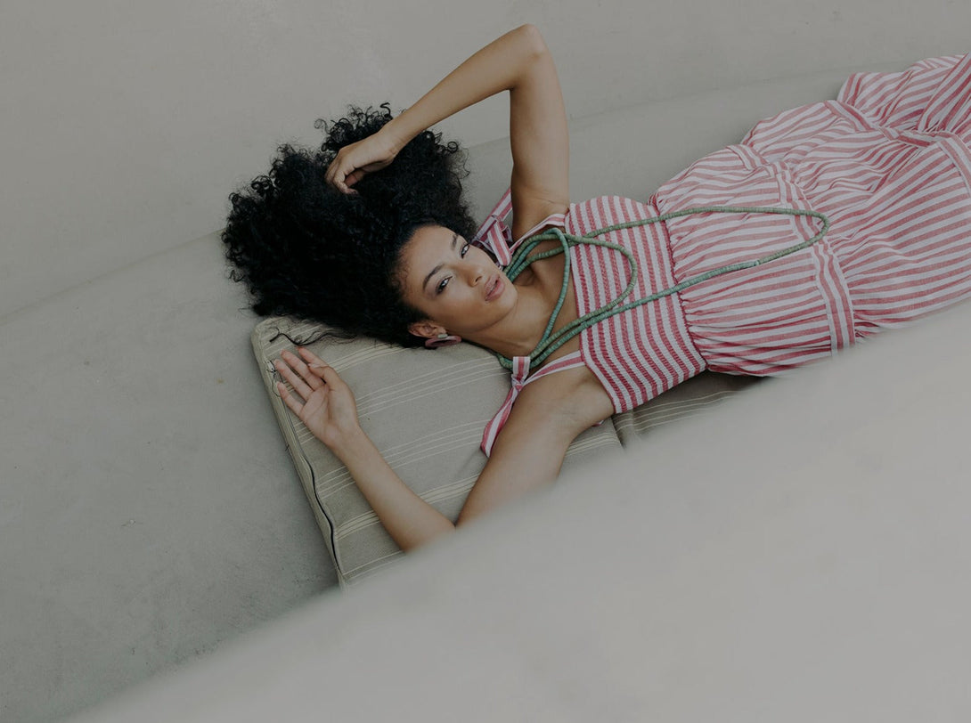 Vestito lungo a balze con fantasia a righe Kelly-rosso-Bijondo