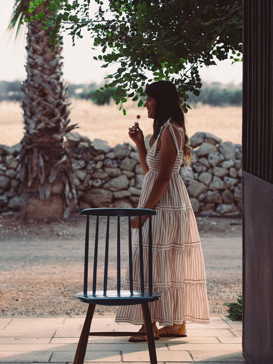 Vestito lungo a balze con fantasia a righe Kelly-rosso-Bijondo