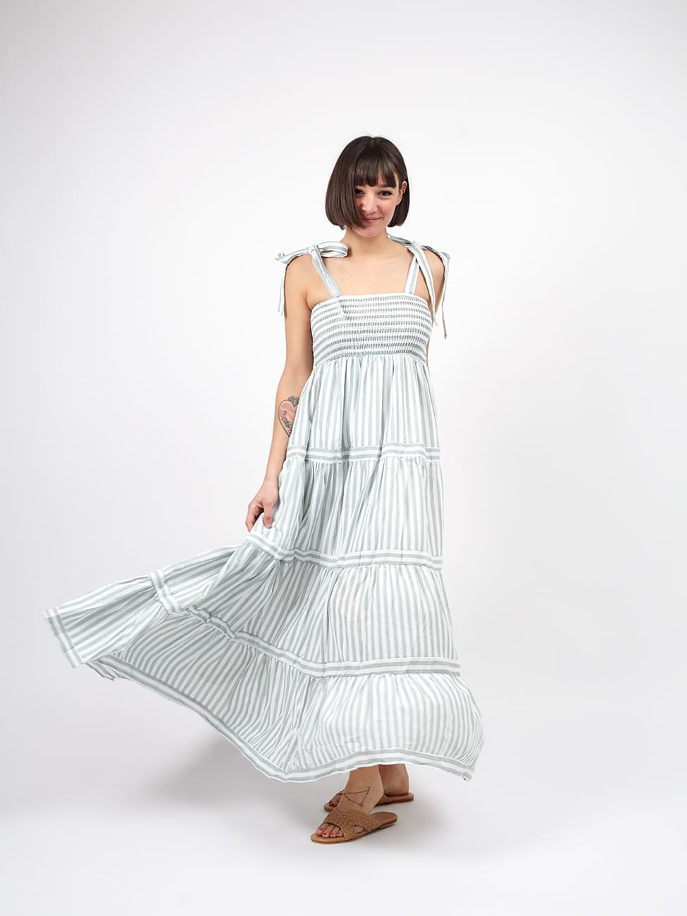 Vestito lungo a balze con fantasia a righe Kelly-verde-Bijondo