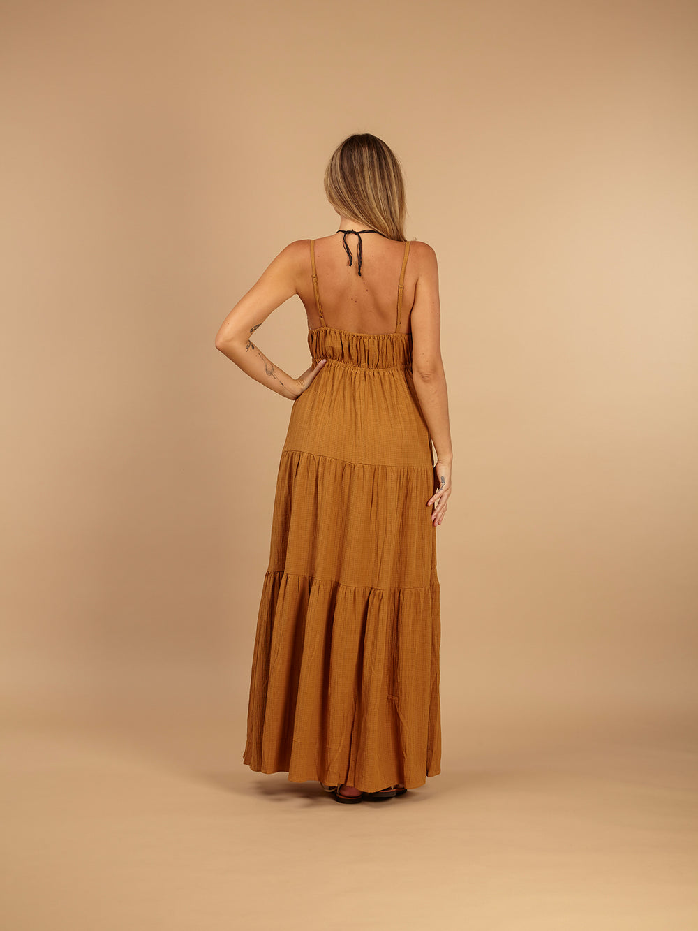 Nuovo vestito alla moda da donna con nuova bretella in raso grande con catena di