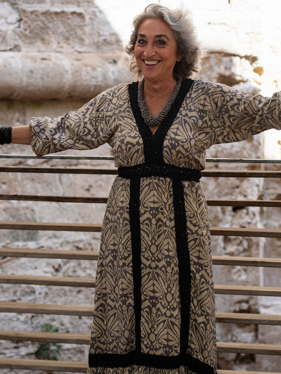 Vestito lungo boho dettaglio ricamo Stefania-grigio-taglia unica-Bijondo