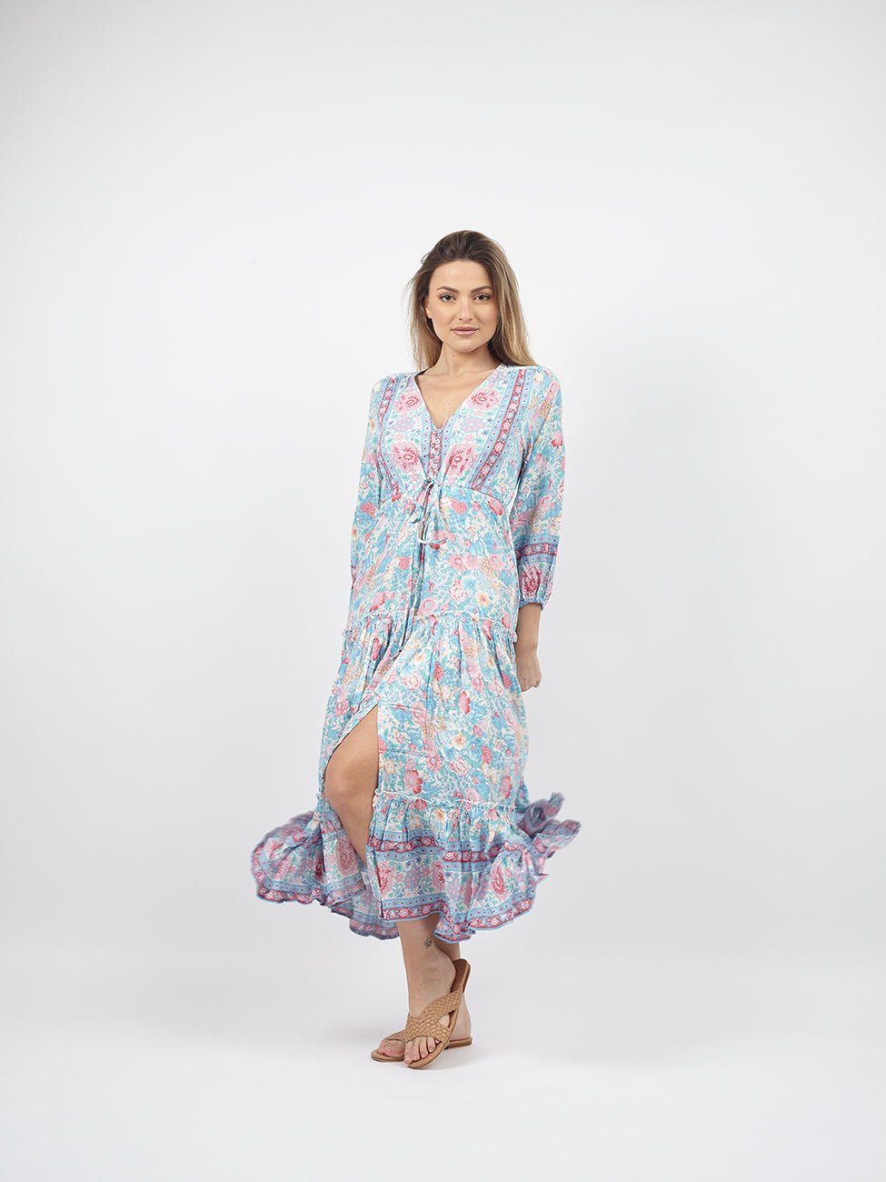 Vestito lungo con manica e balze Caroline - celeste - Bijondo