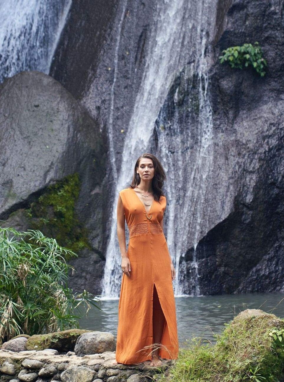 Vestito lungo elegante dettaglio ricamo Olena - celeste - Bijondo