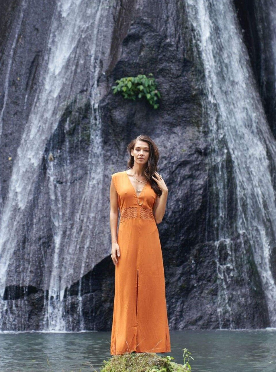 Vestito lungo elegante dettaglio ricamo Olena - celeste - Bijondo