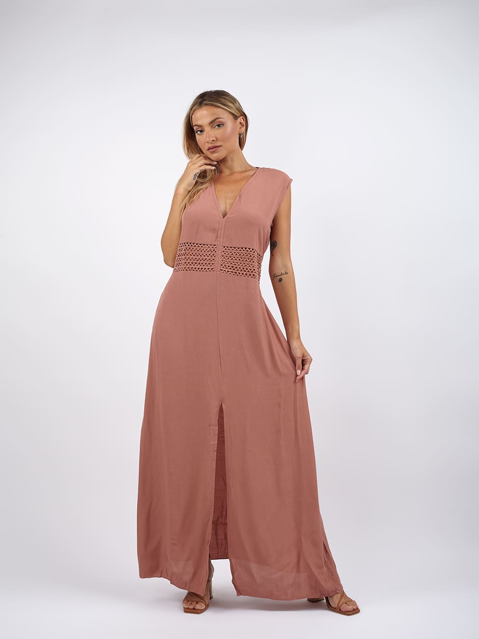 Vestito lungo elegante dettaglio ricamo Olena - rosa - Bijondo
