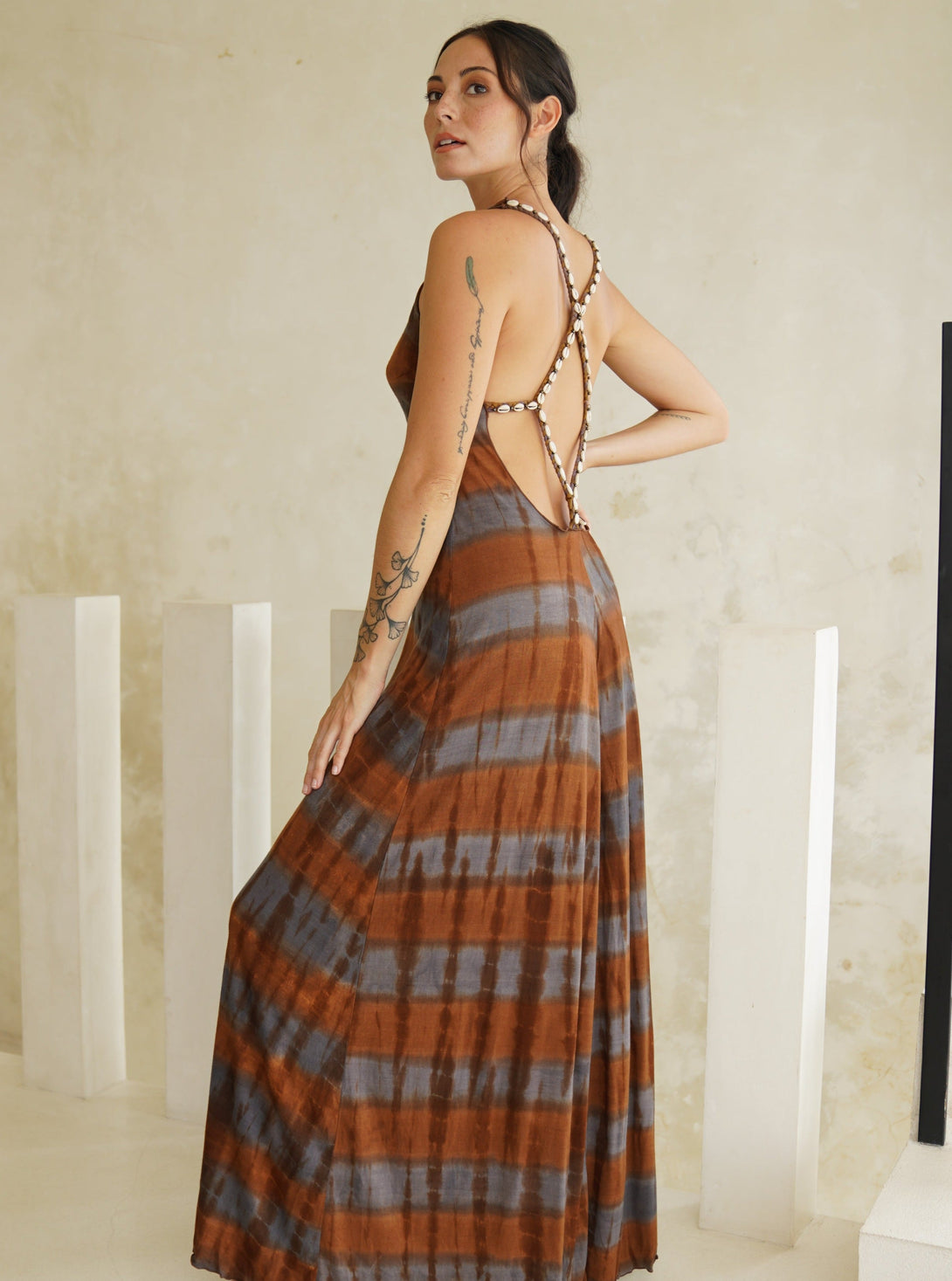 Vestito lungo open back Allison-marrone-Bijondo