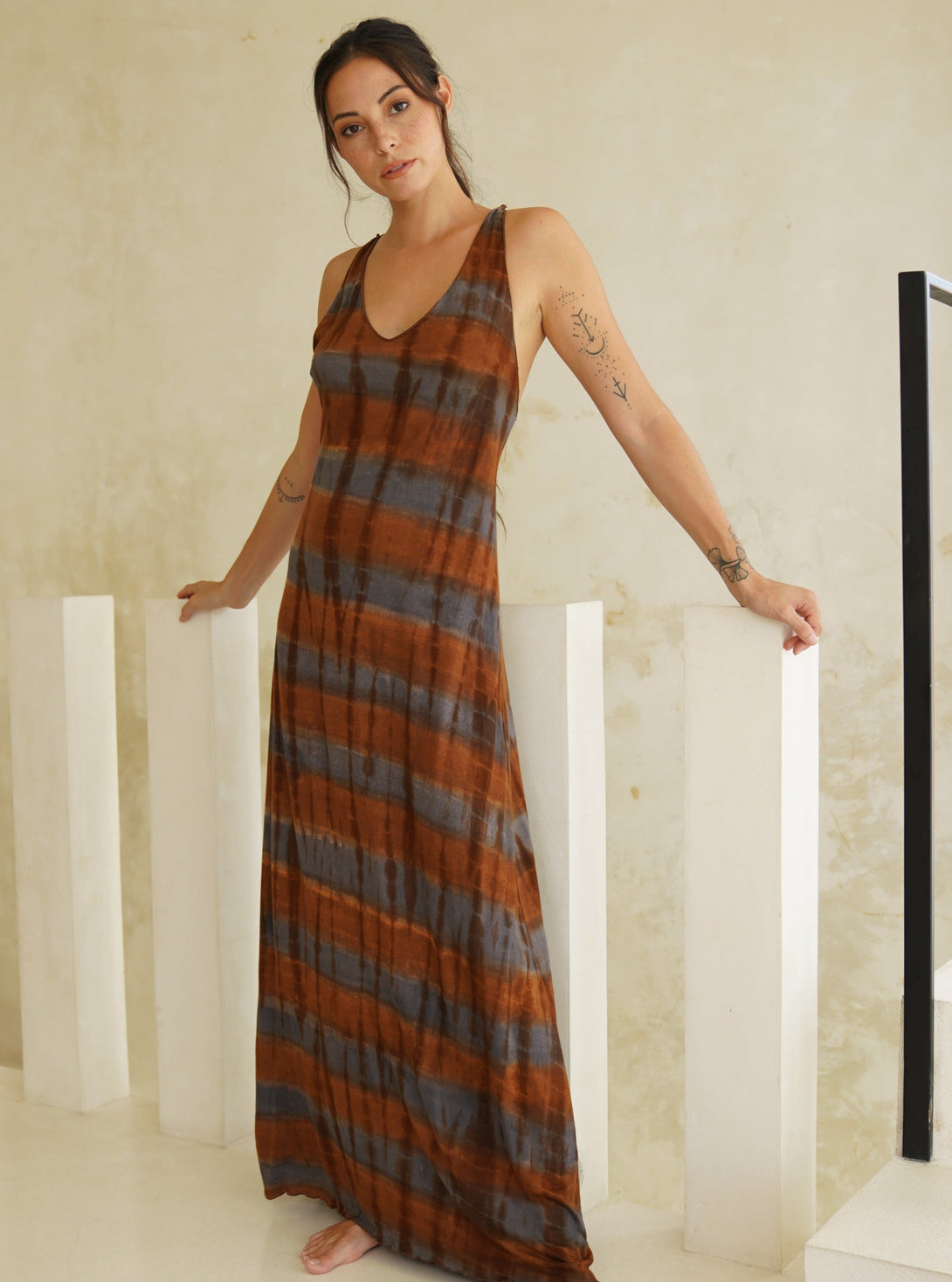 Vestito lungo open back Allison-marrone-Bijondo