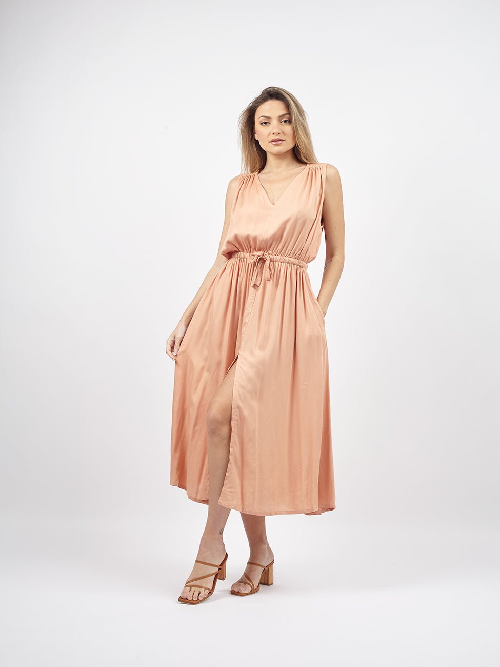 Vestito lungo smanicato stile impero Kirsten - cipria - Bijondo