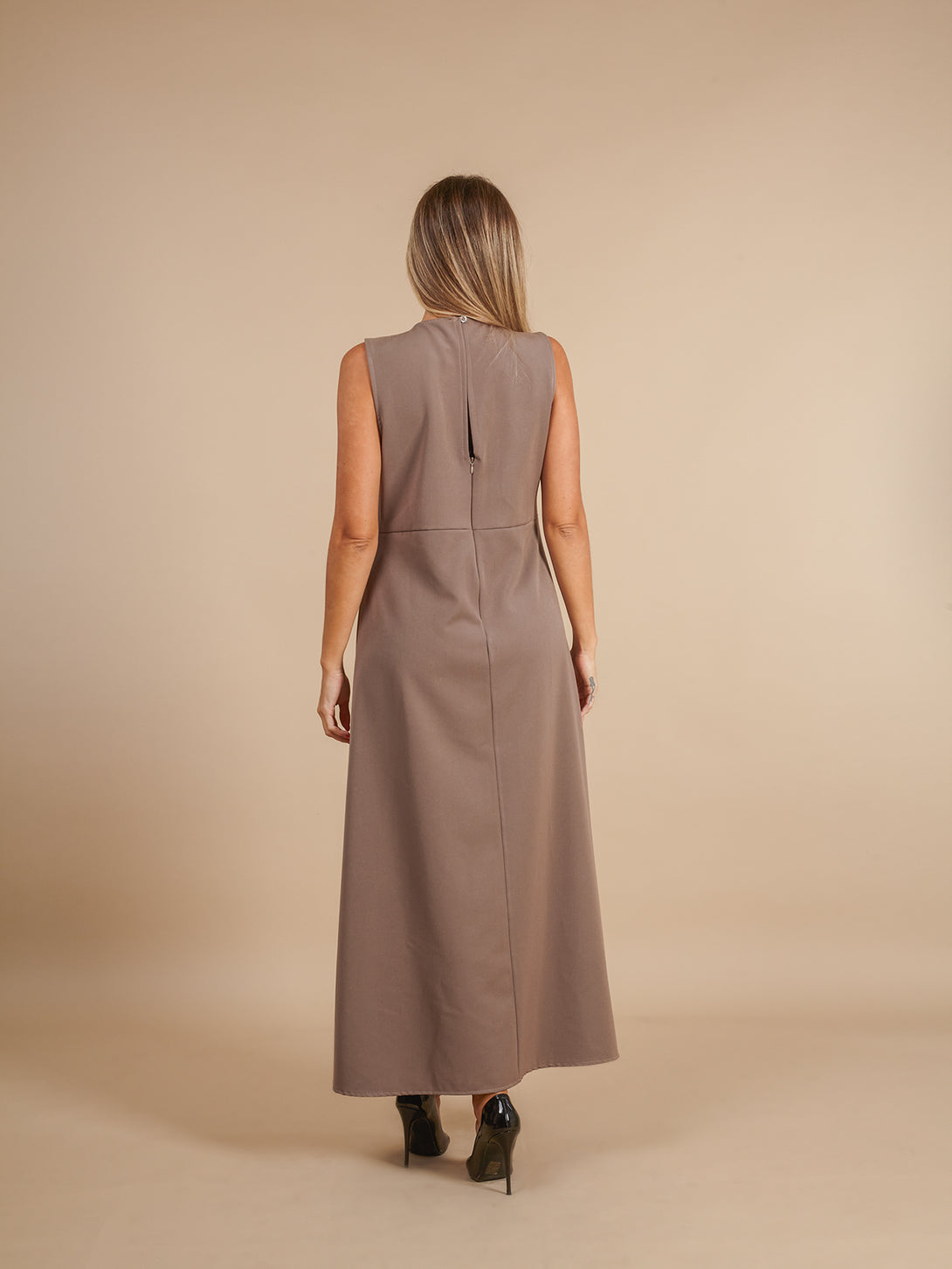 Vestito lungo smanicato tinta unita Soave-vestito lungo-Bijondo-Bijondo