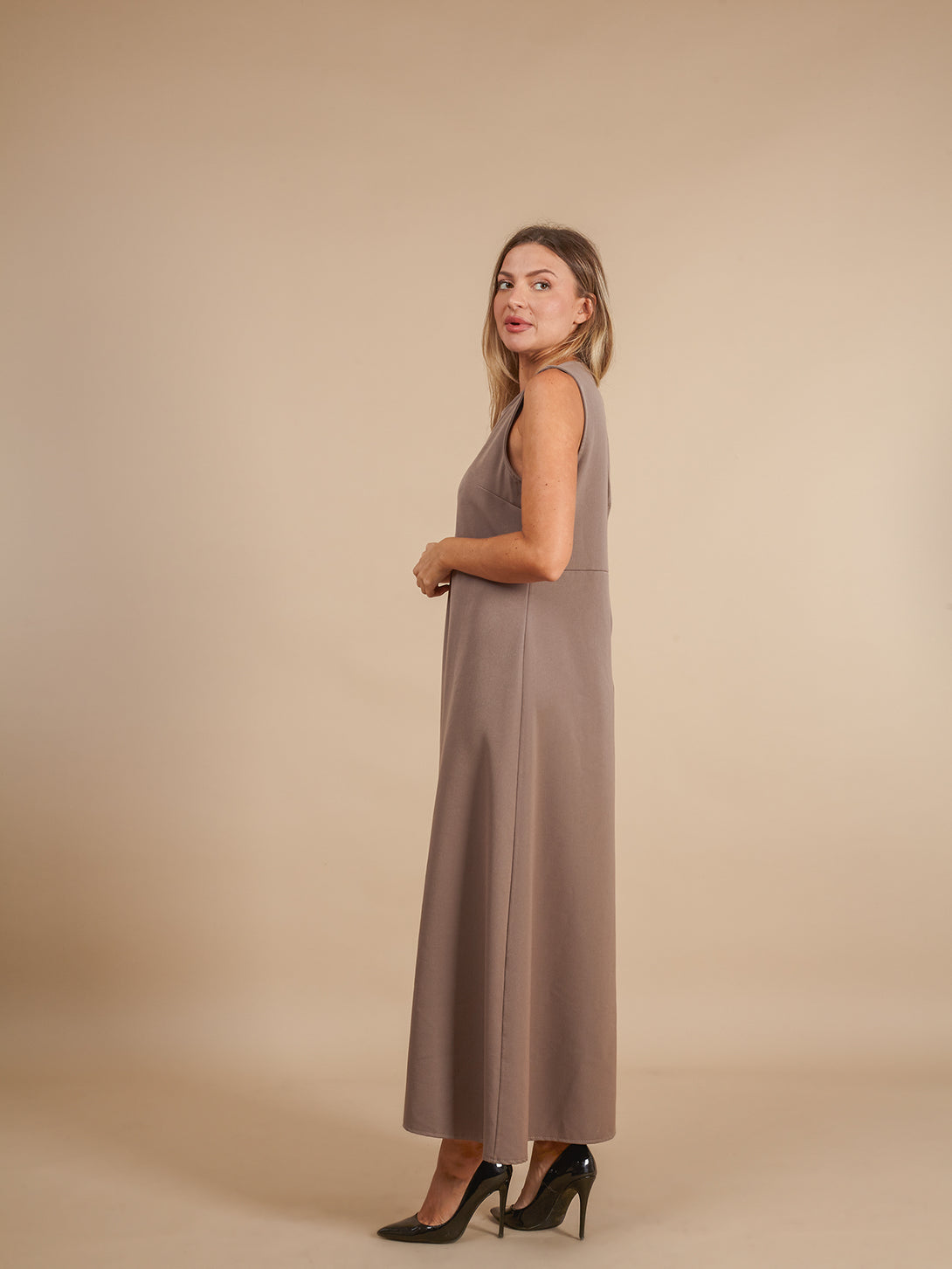 Vestito lungo smanicato tinta unita Soave-vestito lungo-Bijondo-tortora-S-Bijondo