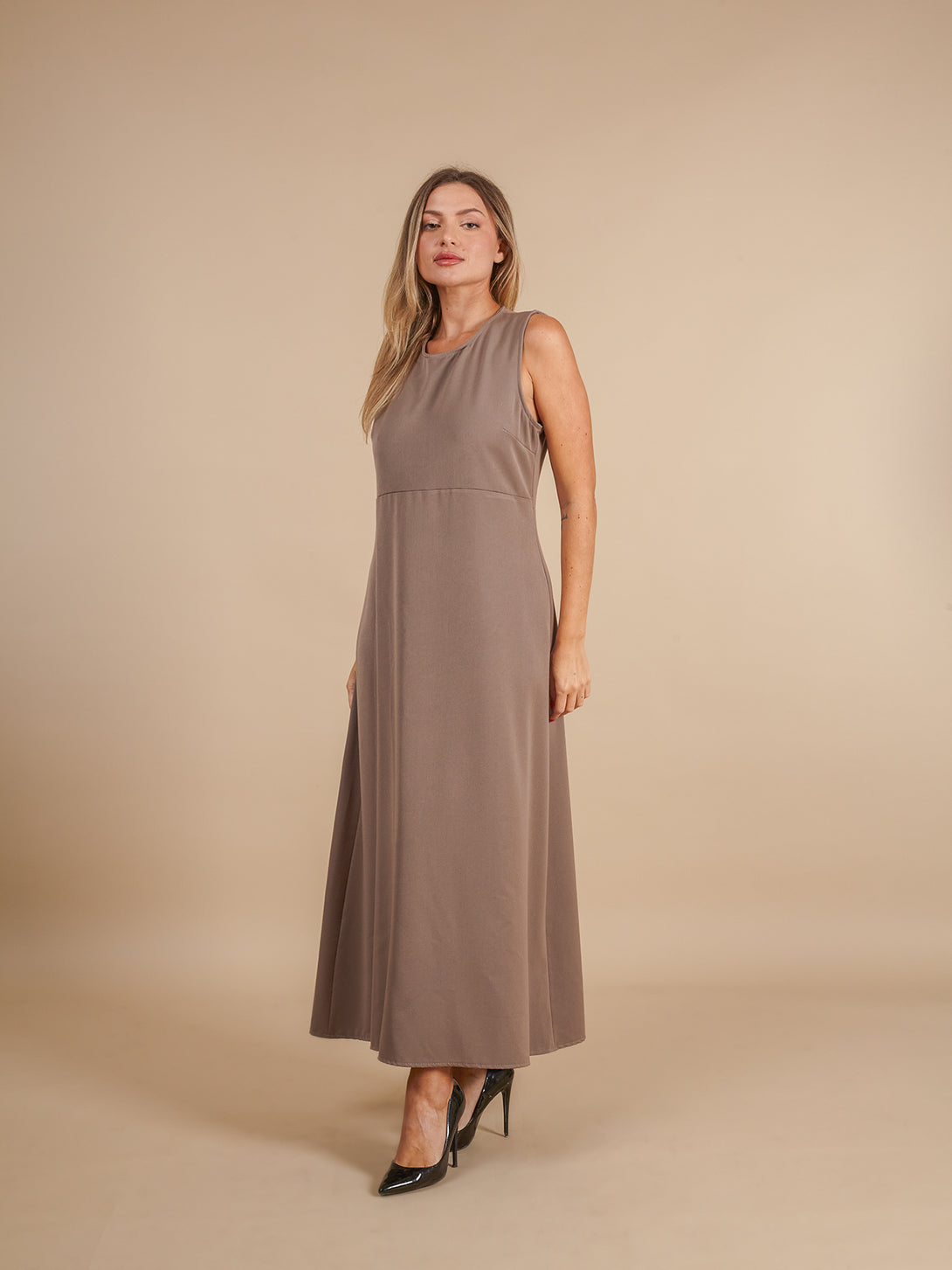 Vestito lungo smanicato tinta unita Soave-vestito lungo-Bijondo-Bijondo