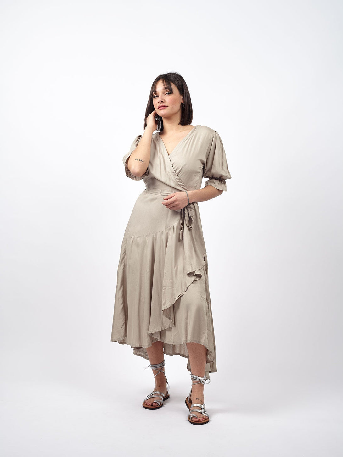 Vestito midi a portafoglio dettaglio manica Sasha-nero-Bijondo