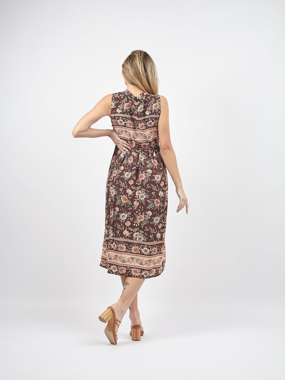 Vestito scamiciato midi stile impero Lily - marrone - Bijondo