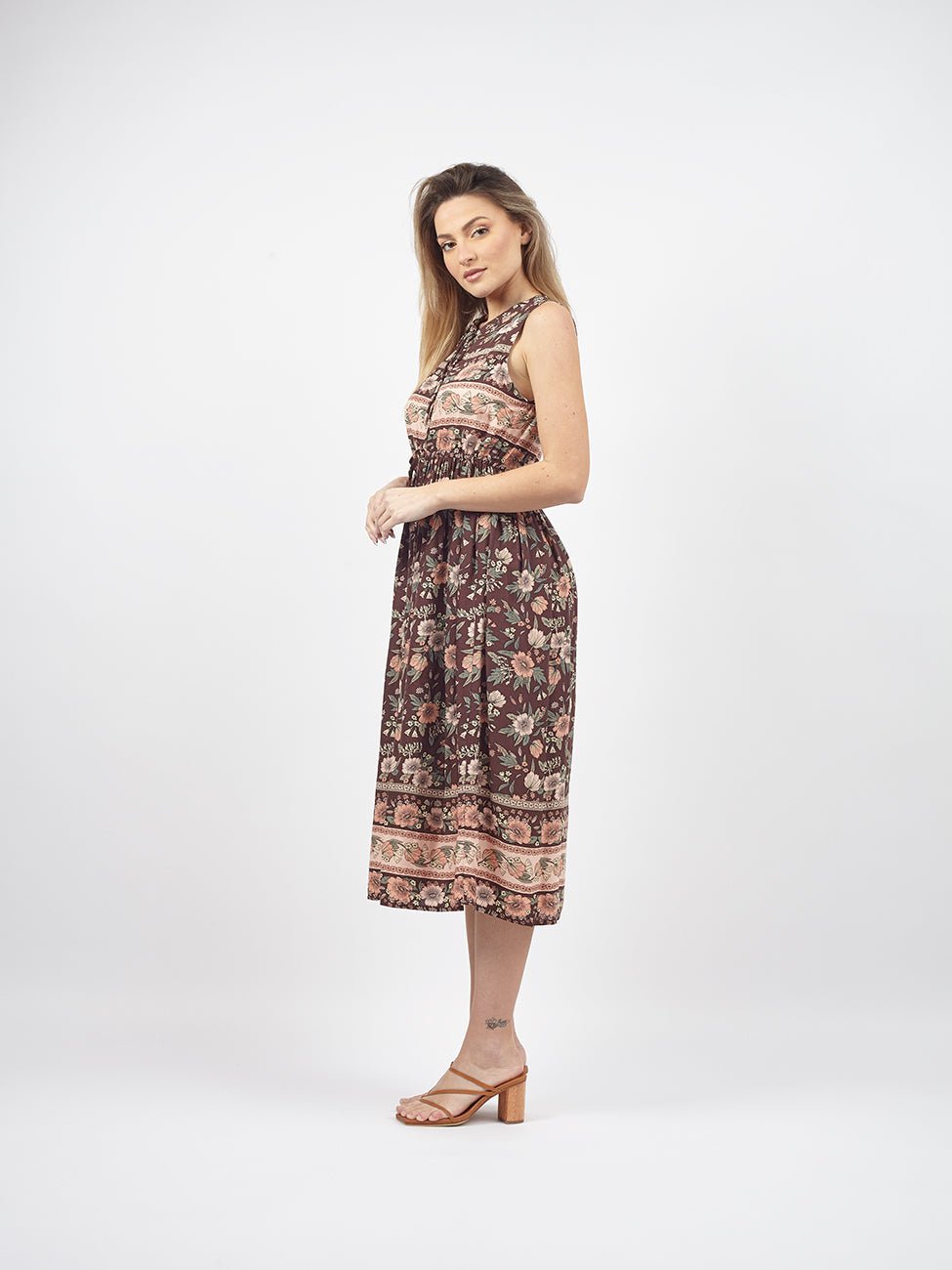 Vestito scamiciato midi stile impero Lily - marrone - Bijondo